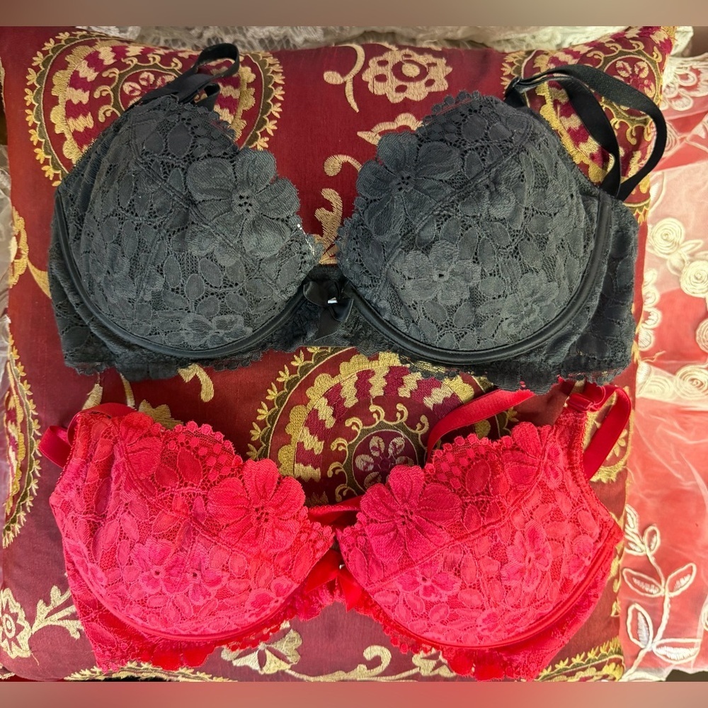 Push-Up Victoria's Secret Lace Front Closure Bra Duo - Black and Red